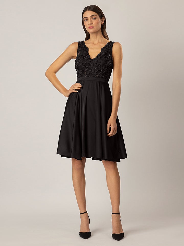 APART Sukienka w kolorze czarnym rozmiar: 40