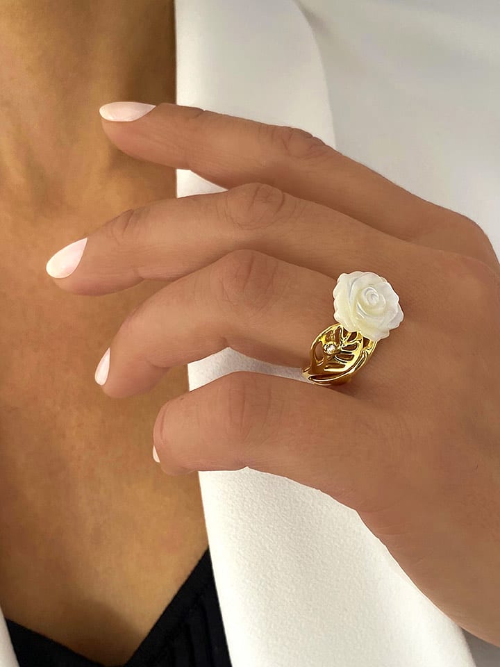 Les Petites Précieuses Pozłacany pierścionek z masą perłową i cyrkoniami rozmiar: 56