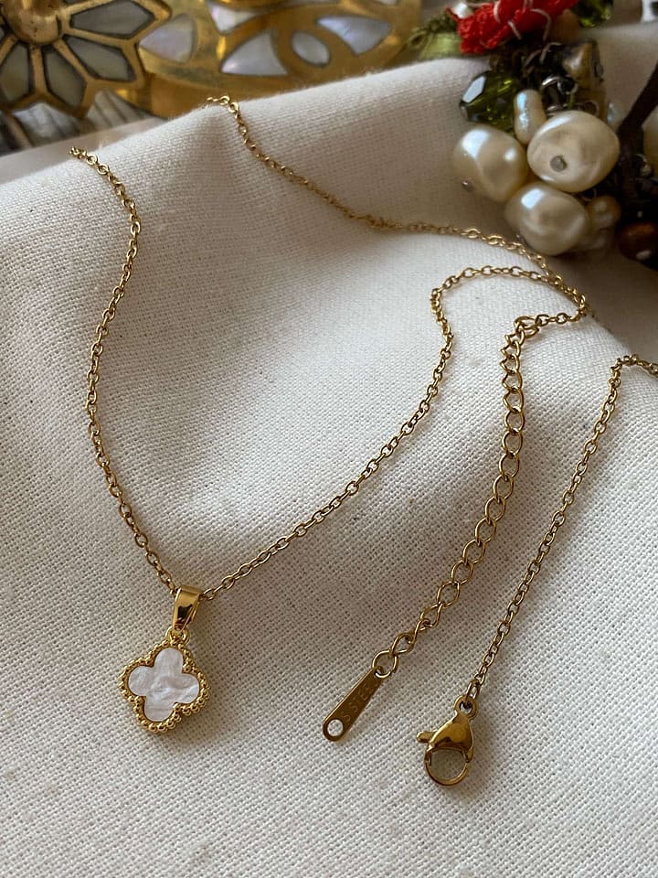 Luseera Pozłacany naszyjnik z zawieszką - dł. 45 cm rozmiar: onesize