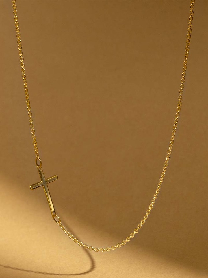 L instant d Or Naszyjnik "Petite croix" z elementem ozdobnym - dł. 42 cm rozmiar: onesize