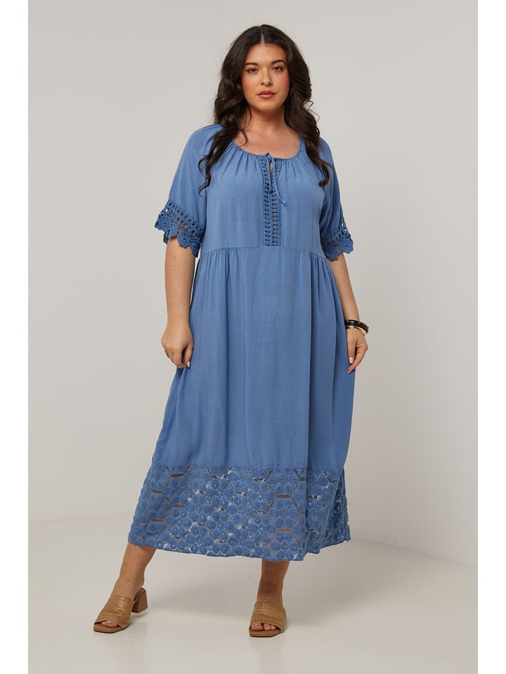 Curvy Lady Sukienka w kolorze niebieskim rozmiar: 40/42