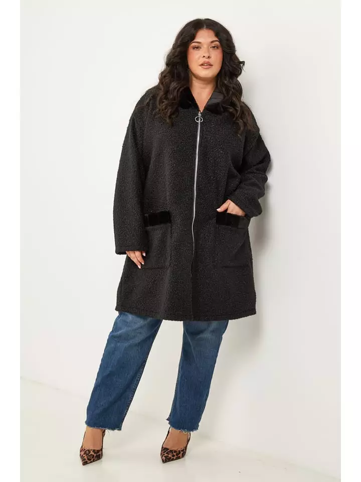 Curvy Lady Kurtka przejściowa w kolorze czarnym rozmiar: 48/50