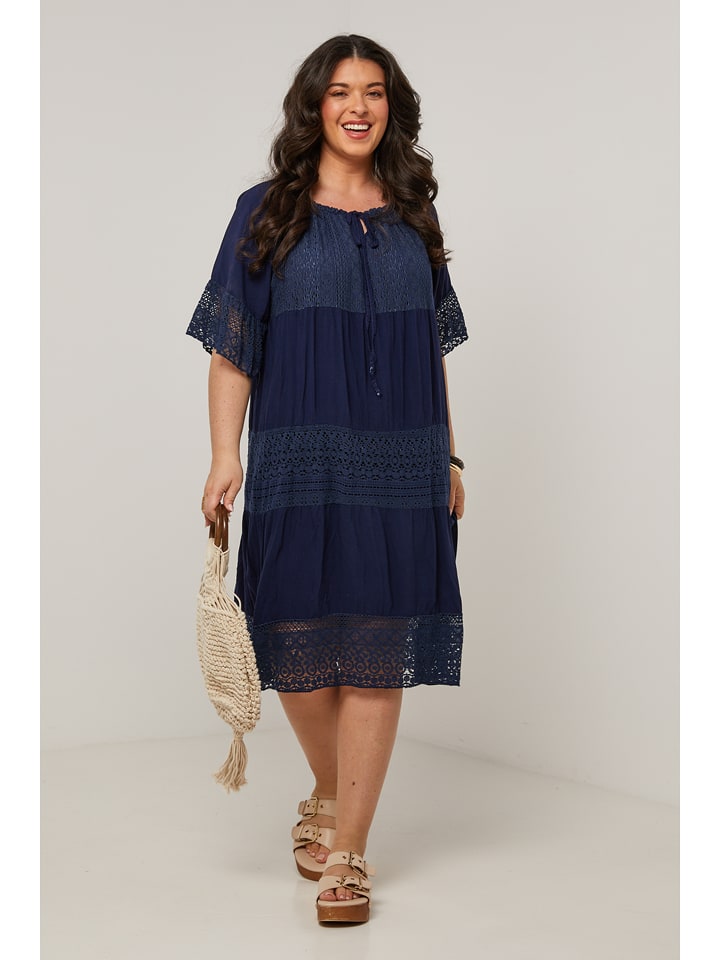 Curvy Lady Sukienka w kolorze granatowym rozmiar: 48/50