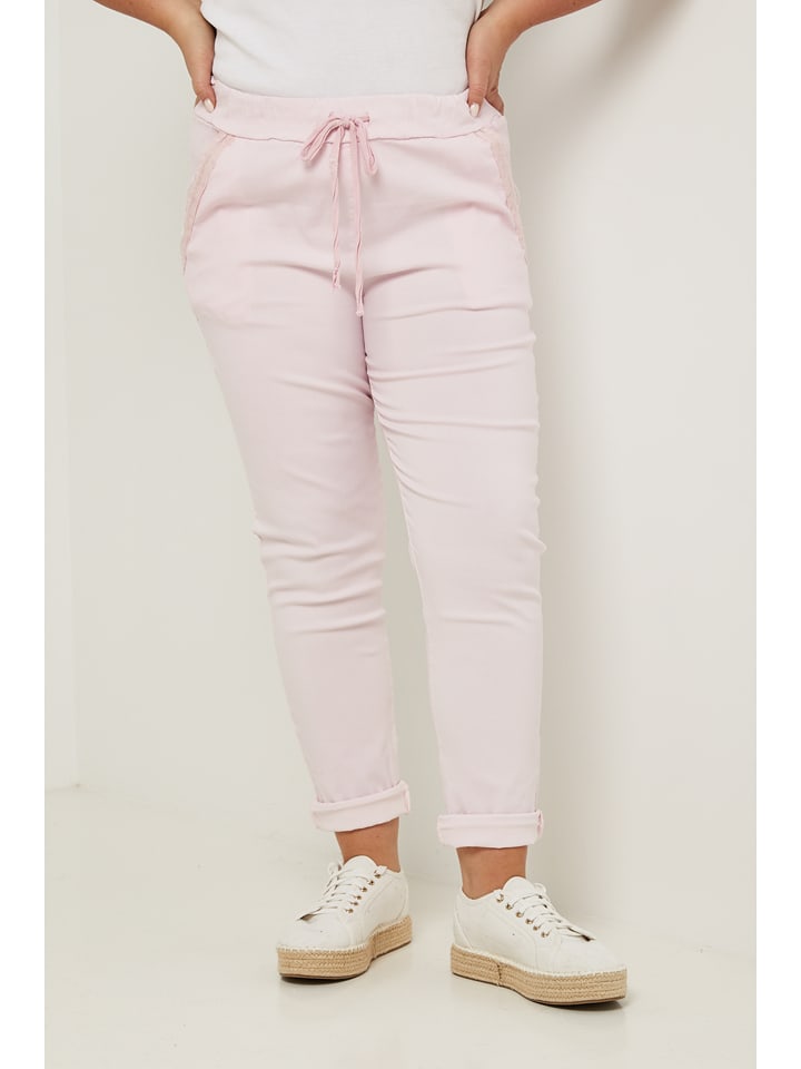 Curvy Lady Spodnie w kolorze jasnoróżowym rozmiar: 48/50