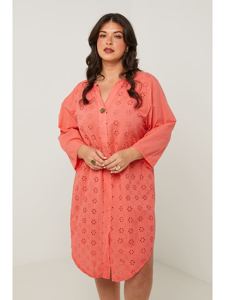 Curvy Lady Sukienka w kolorze koralowym rozmiar: 40/42