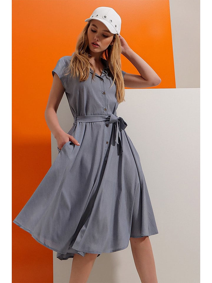 Trend Alacati Sukienka "Trend Alaçat Stili" w kolorze szarym rozmiar: M