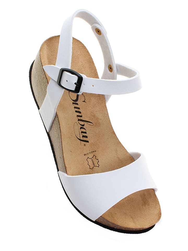 Sunbay Sandały "Yucca" w kolorze białym na koturnie rozmiar: 39