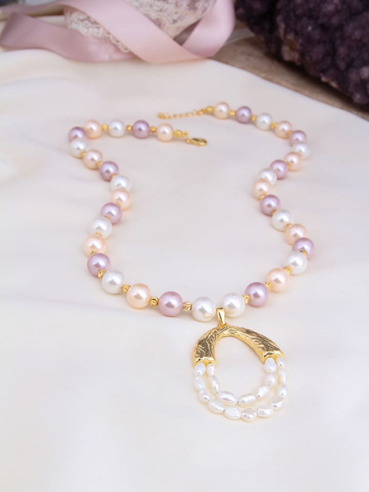 L'Atelier de Gaia Pozłacany naszyjnik z elementami ozdobnymi - dł. 47 cm rozmiar: onesize