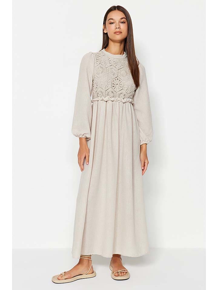 trendyol Sukienka w kolorze kremowym rozmiar: 40