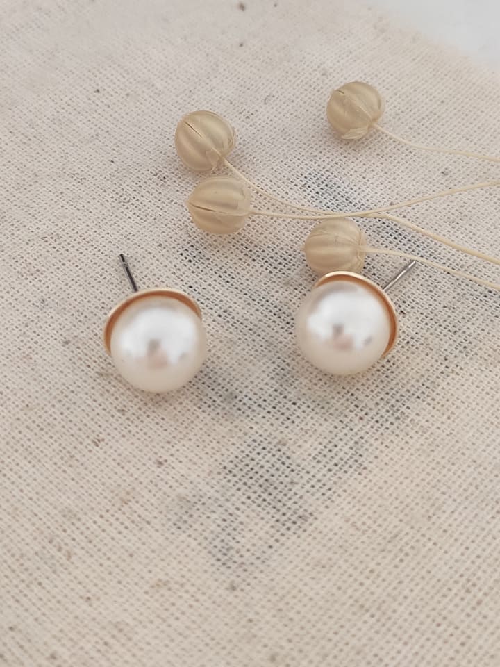 atelier MIU Pozłacane kolczyki-wkrętki z perłami rozmiar: onesize