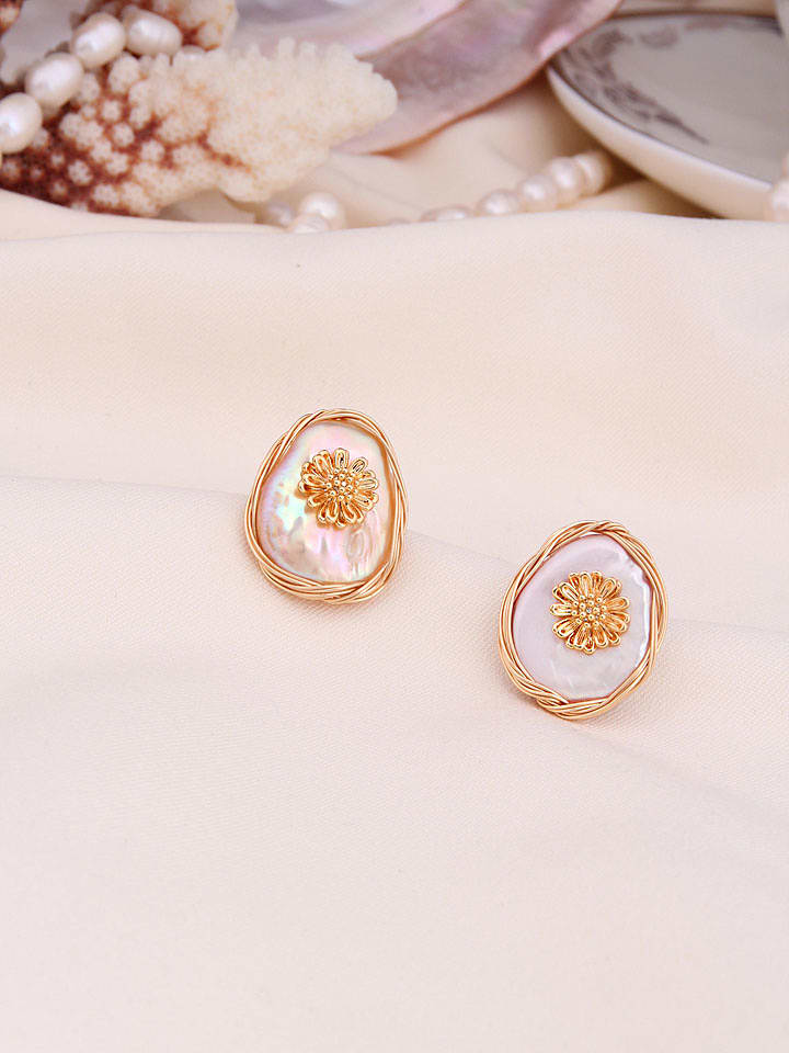 L'Atelier de Gaia Pozłacane kolczyki-wkrętki z masą perłową rozmiar: onesize