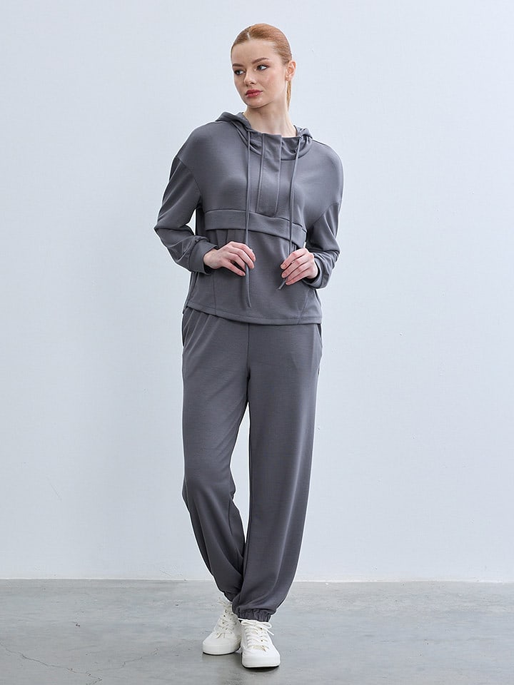 BGN Spodnie w kolorze szarym rozmiar: 40