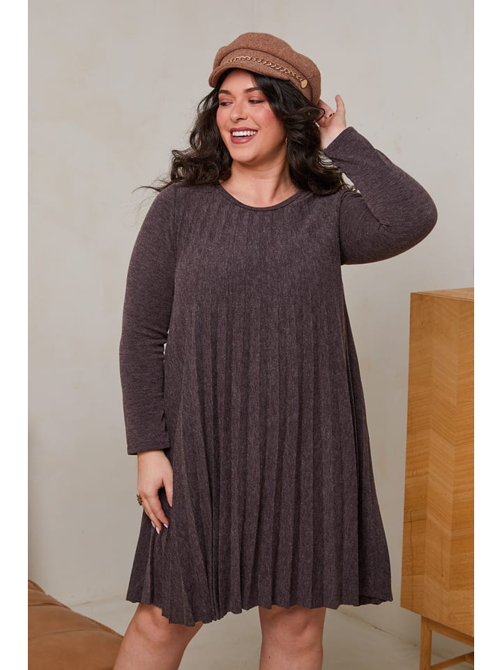 Curvy Lady Sukienka w kolorze ciemnobrązowym rozmiar: 40/42