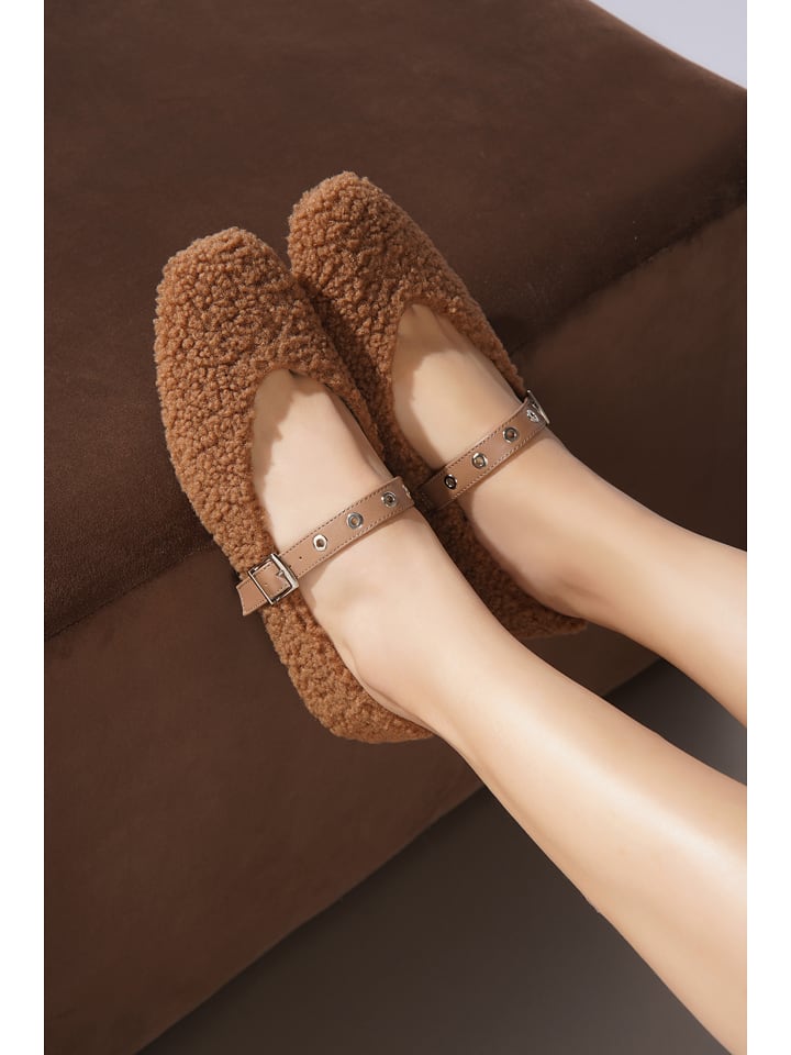 C'M Baleriny w kolorze jasnobrązowym z paskiem rozmiar: 38