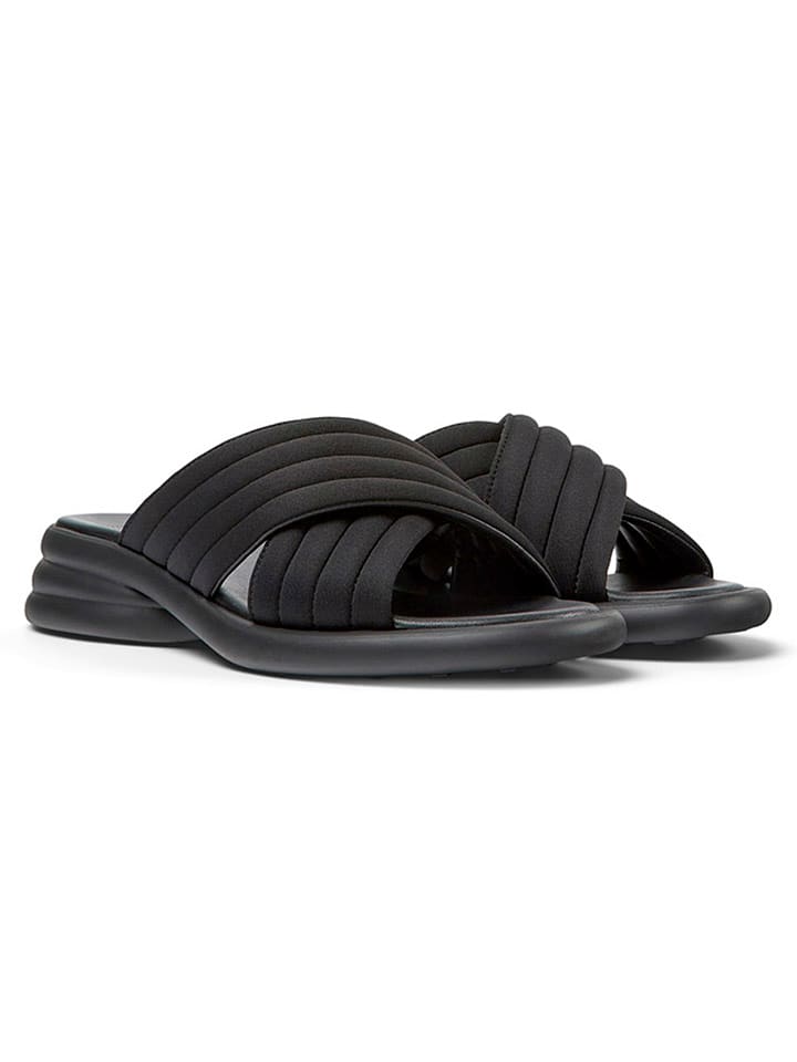 Camper Klapki w kolorze czarnym na koturnie rozmiar: 35