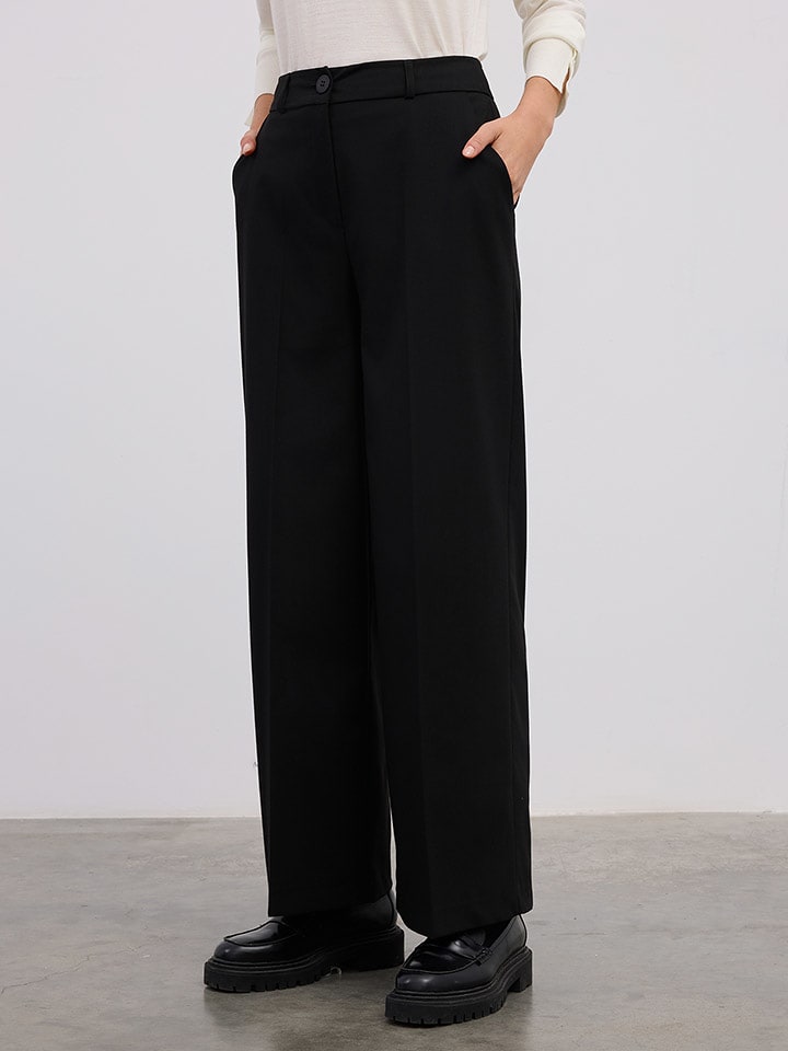 BGN Spodnie w kolorze czarnym rozmiar: 40