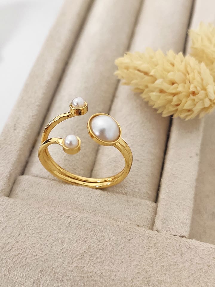 Nakkash Pozłacany pierścionek z syntetycznymi perłami ozdobnymi rozmiar: onesize