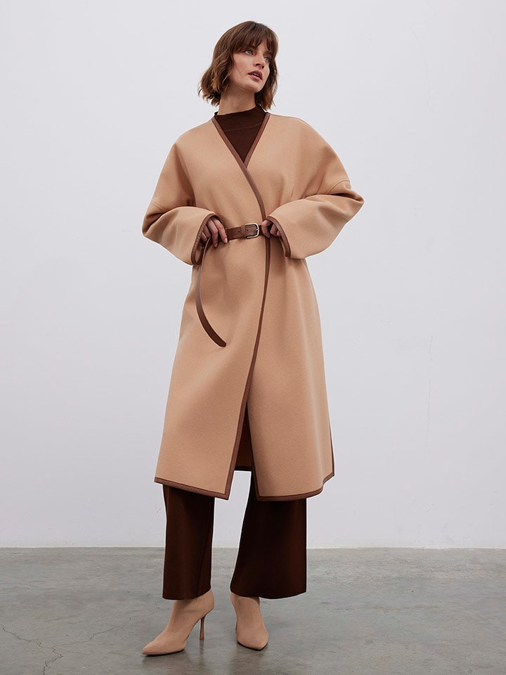 BGN Płaszcz przejściowy w kolorze beżowym rozmiar: 38