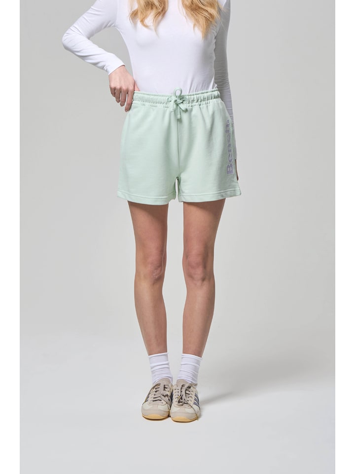 Bench Szorty dresowe "Phoebe" w kolorze zielonym rozmiar: 44