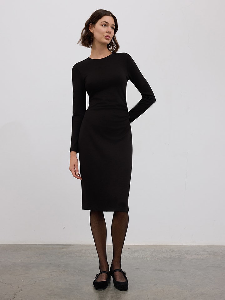 BGN Sukienka w kolorze czarnym rozmiar: 36