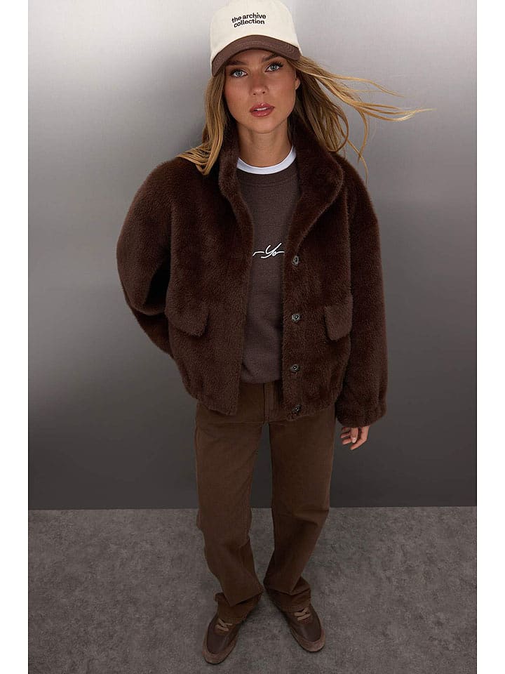 trendyol Płaszcz pluszowy w kolorze ciemnobrązowym rozmiar: M