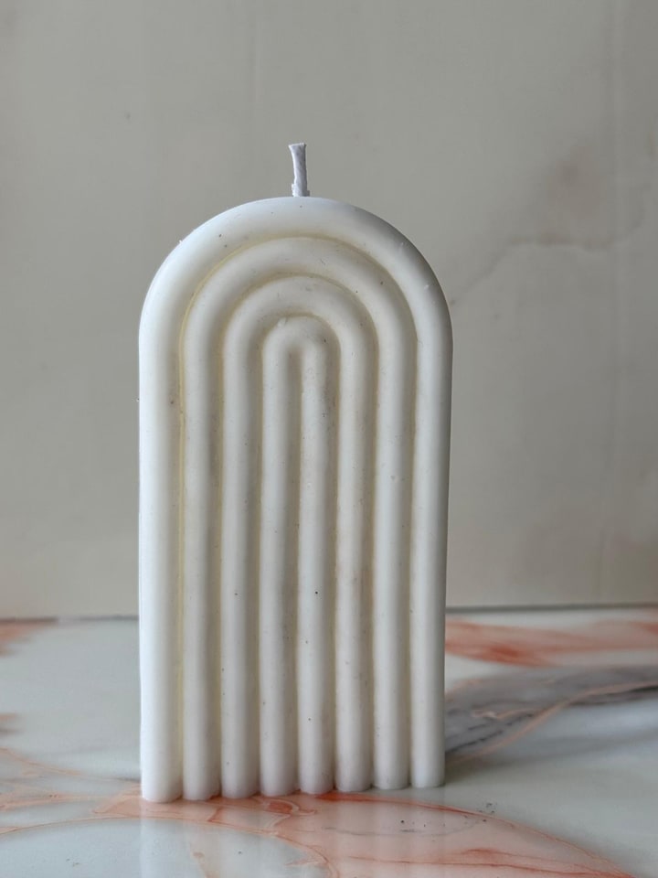 Lucky Bees Świeca w kolorze kremowym - 220 g rozmiar: onesize