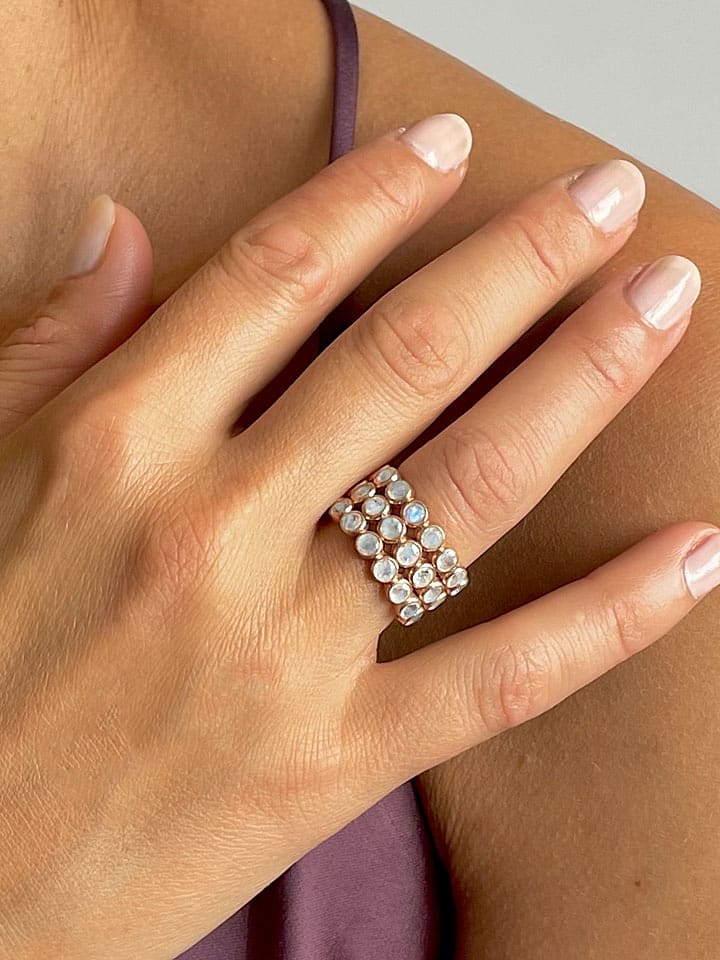 Les Petites Précieuses Pozłacany pierścionek z kamieniem księżycowym rozmiar: 60