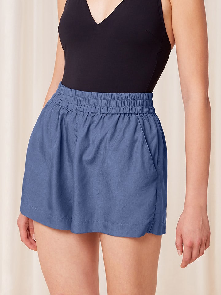 Triumph Szorty w kolorze niebieskim rozmiar: 44