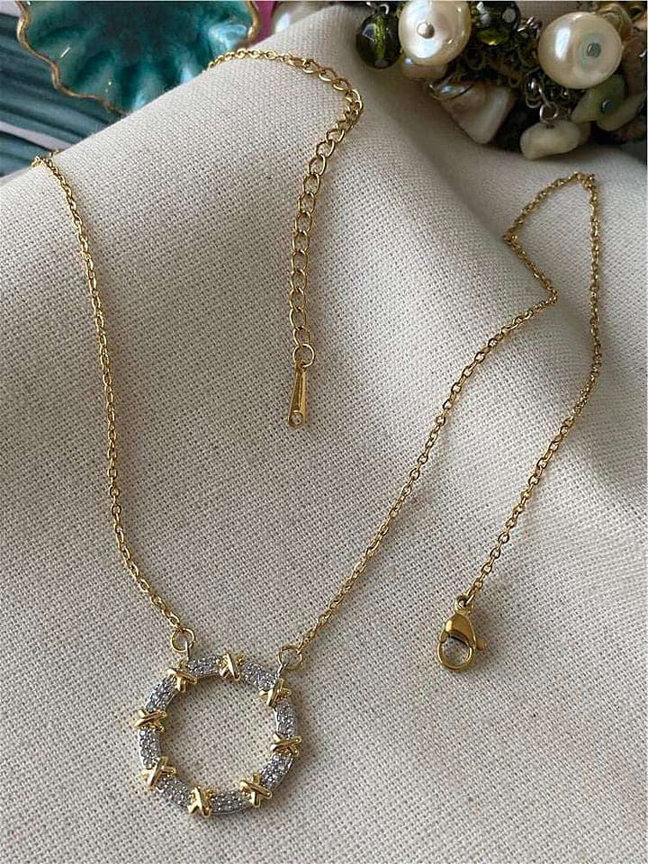 Luseera Pozłacany naszyjnik z elementem ozdobnym - dł. 45 cm rozmiar: onesize