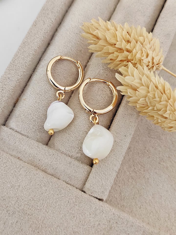 Nakkash Pozłacane kolczyki-kreole z masą perłową rozmiar: onesize