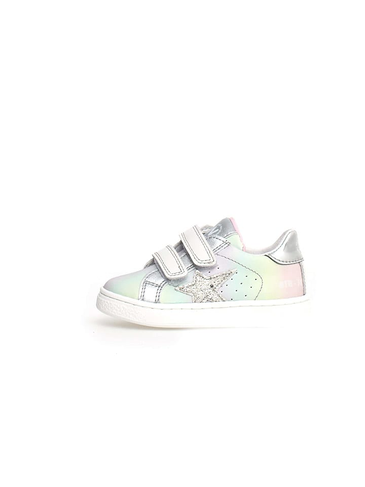 Naturino Skórzane sneakersy "Pinn" w kolorze srebrnym ze wzorem rozmiar: 34