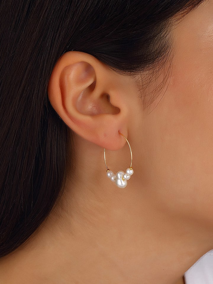 Nakkash Pozłacane kolczyki-kreole z perłami syntetycznymi rozmiar: onesize