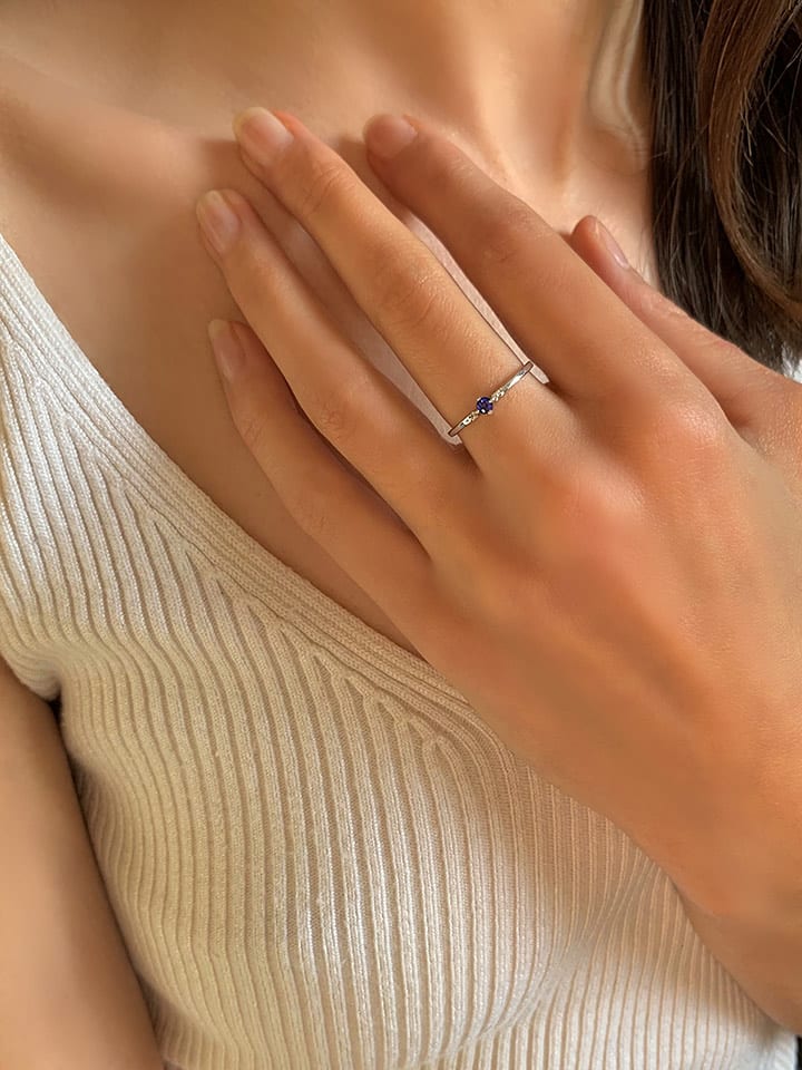 Les Petites Précieuses Srebrny pierścionek z kamieniami szlachetnymi rozmiar: 58