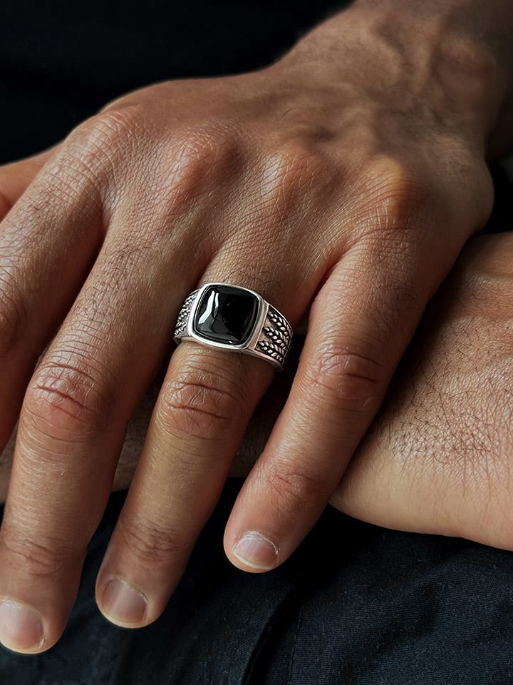 Uomo Srebrny pierścionek z onyksem rozmiar: 58