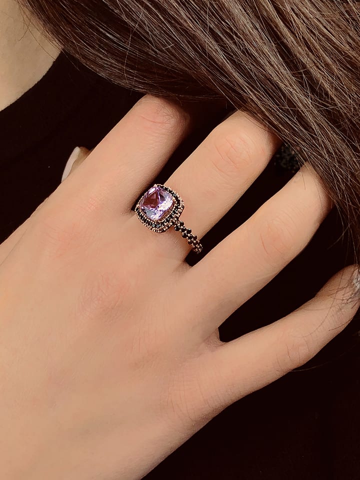 Les Petites Précieuses Pozłacany pierścionek z kamieniami szlachetnymi rozmiar: 56