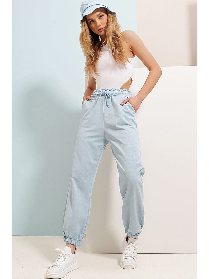 Trend Alacati Spodnie dresowe "Trend Alaçat Stili" w kolorze błękitnym rozmiar: L