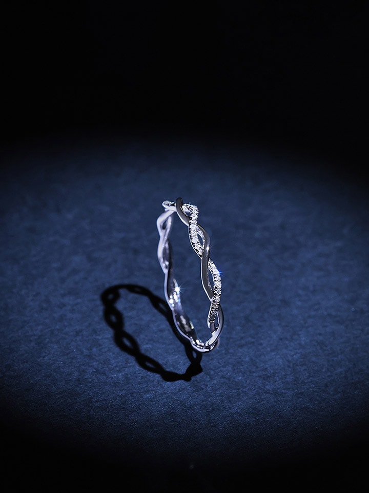 DIAMANTA Złoty pierścionek "Entrotillement" z diamentami rozmiar: 56