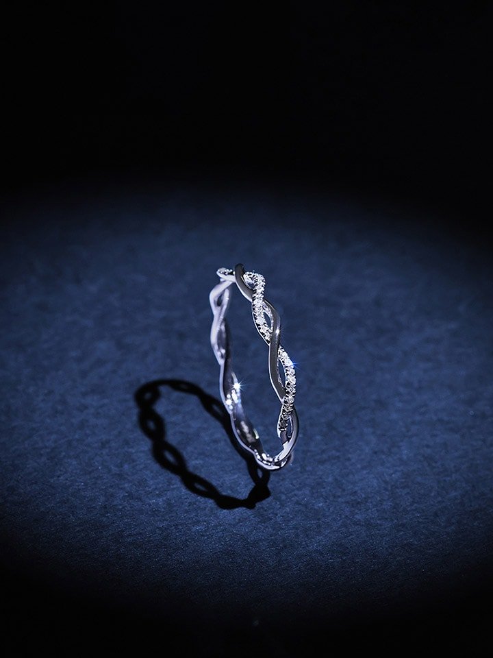 DIAMANTA Złoty pierścionek "Entrotillement" z diamentami rozmiar: 56