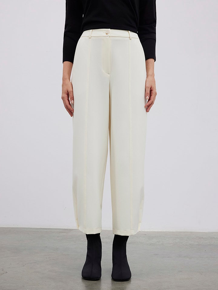 BGN Spodnie w kolorze kremowym rozmiar: 34