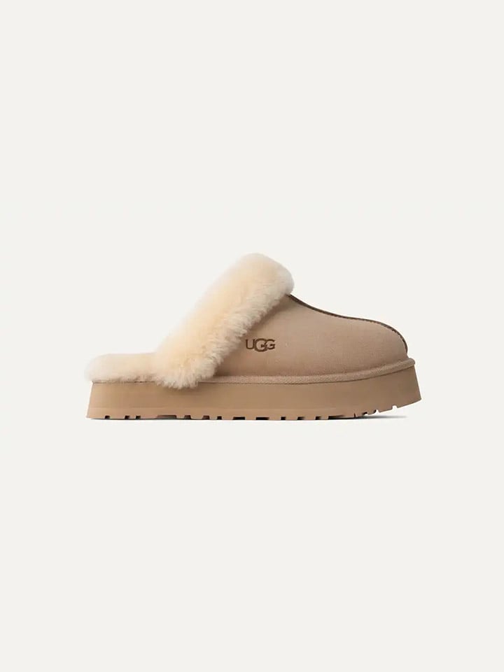 UGG Skórzane kapcie "Disquette" w kolorze beżowym rozmiar: 41
