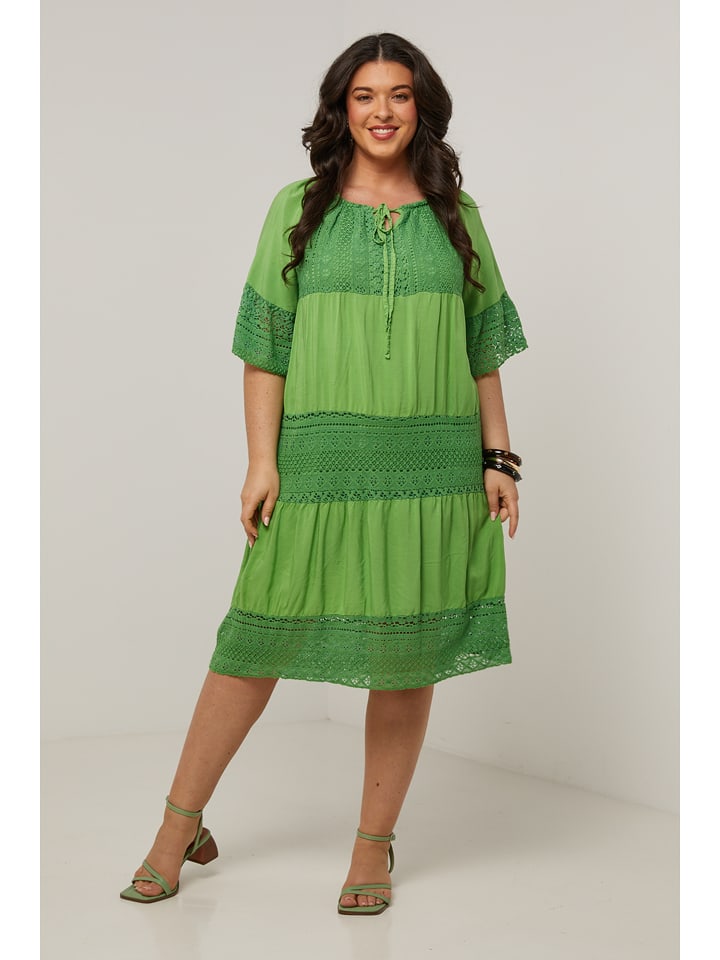 Curvy Lady Sukienka w kolorze zielonym rozmiar: 44/46