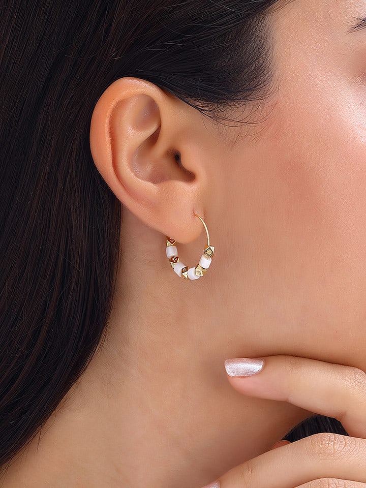 Nakkash Pozłacane kolczyki-kreole z masą perłową rozmiar: onesize