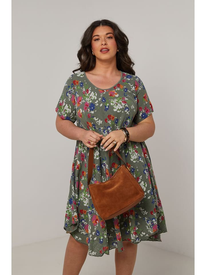 Curvy Lady Sukienka w kolorze khaki rozmiar: 40/42