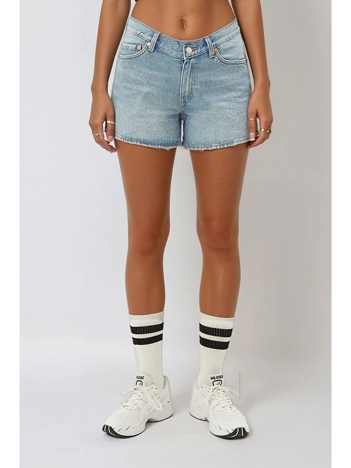 Weekday Szorty dżinsowe w kolorze błękitnym rozmiar: W29