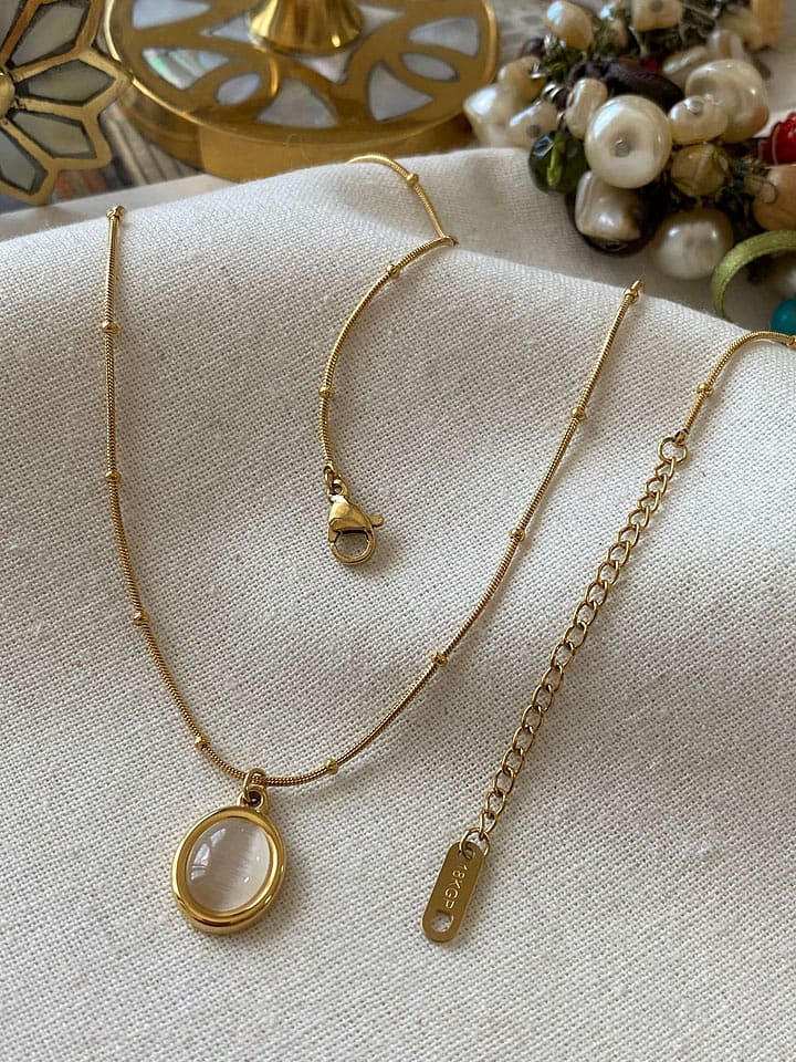 Luseera Pozłacany naszyjnik z zawieszką - dł. 45 cm rozmiar: onesize