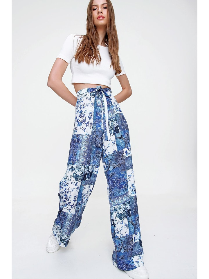 Trend Alacati Spodnie w kolorze niebieskim rozmiar: M