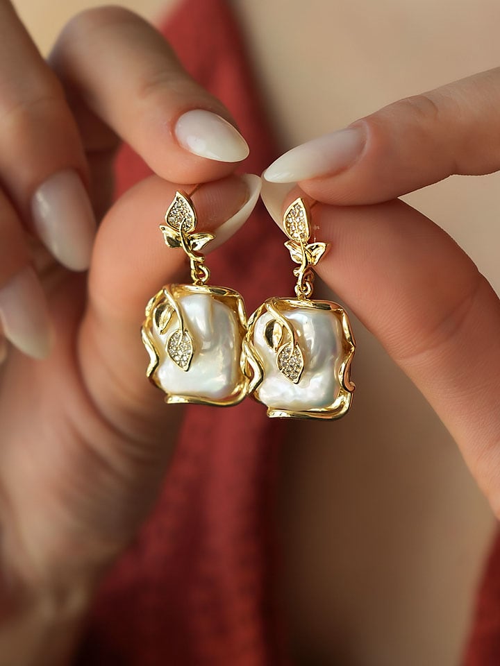 L'Atelier de Gaia Pozłacane kolczyki-wkrętki z cyrkoniami i perłami rozmiar: onesize