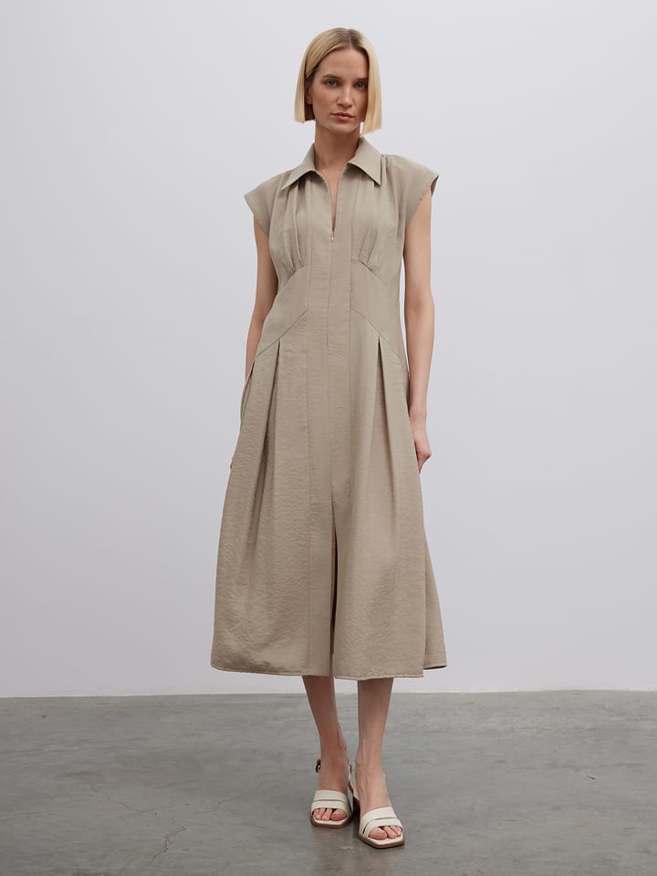 BGN Sukienka w kolorze beżowym rozmiar: 36