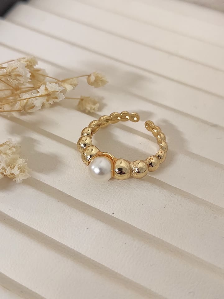 Nakkash Pozłacany pierścionek z syntetycznymi perłami ozdobnymi rozmiar: onesize