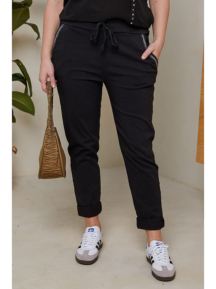 Curvy Lady Spodnie w kolorze czarnym rozmiar: 40/42